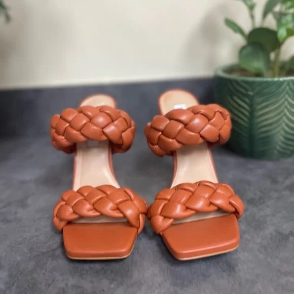 Women heels - Picture 3 of 3